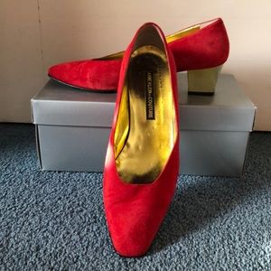 Suede pumps made in Italy